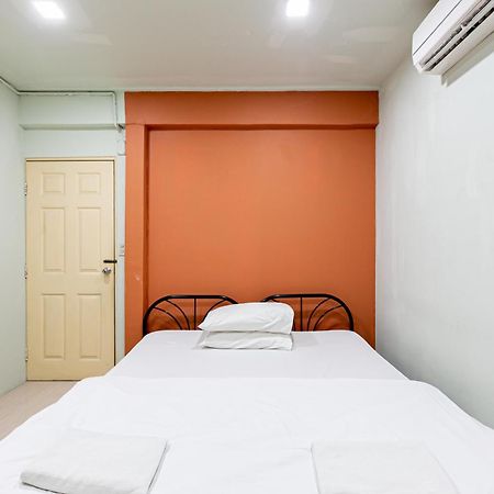 Freesia Saladaeng Silom Apartments Bangkok Exterior photo