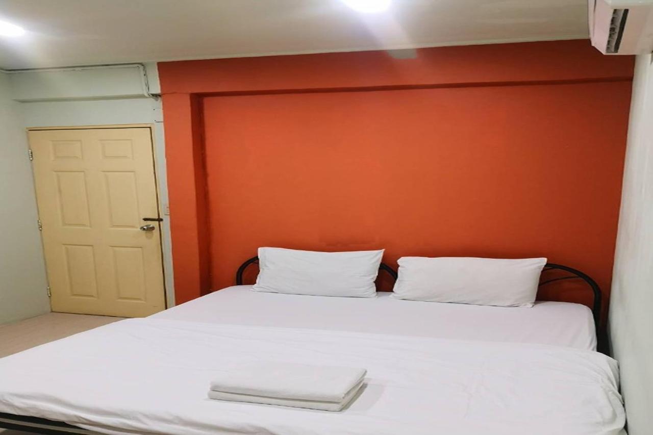 Freesia Saladaeng Silom Apartments Bangkok Exterior photo