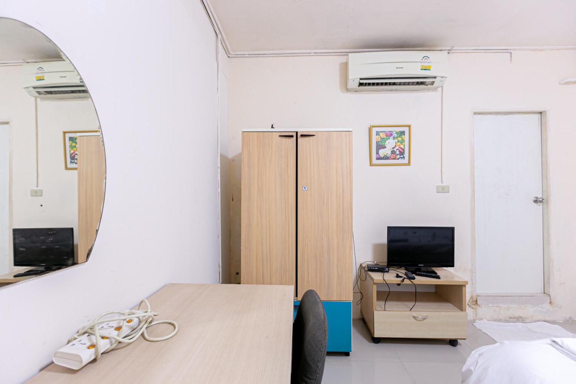 Freesia Saladaeng Silom Apartments Bangkok Exterior photo