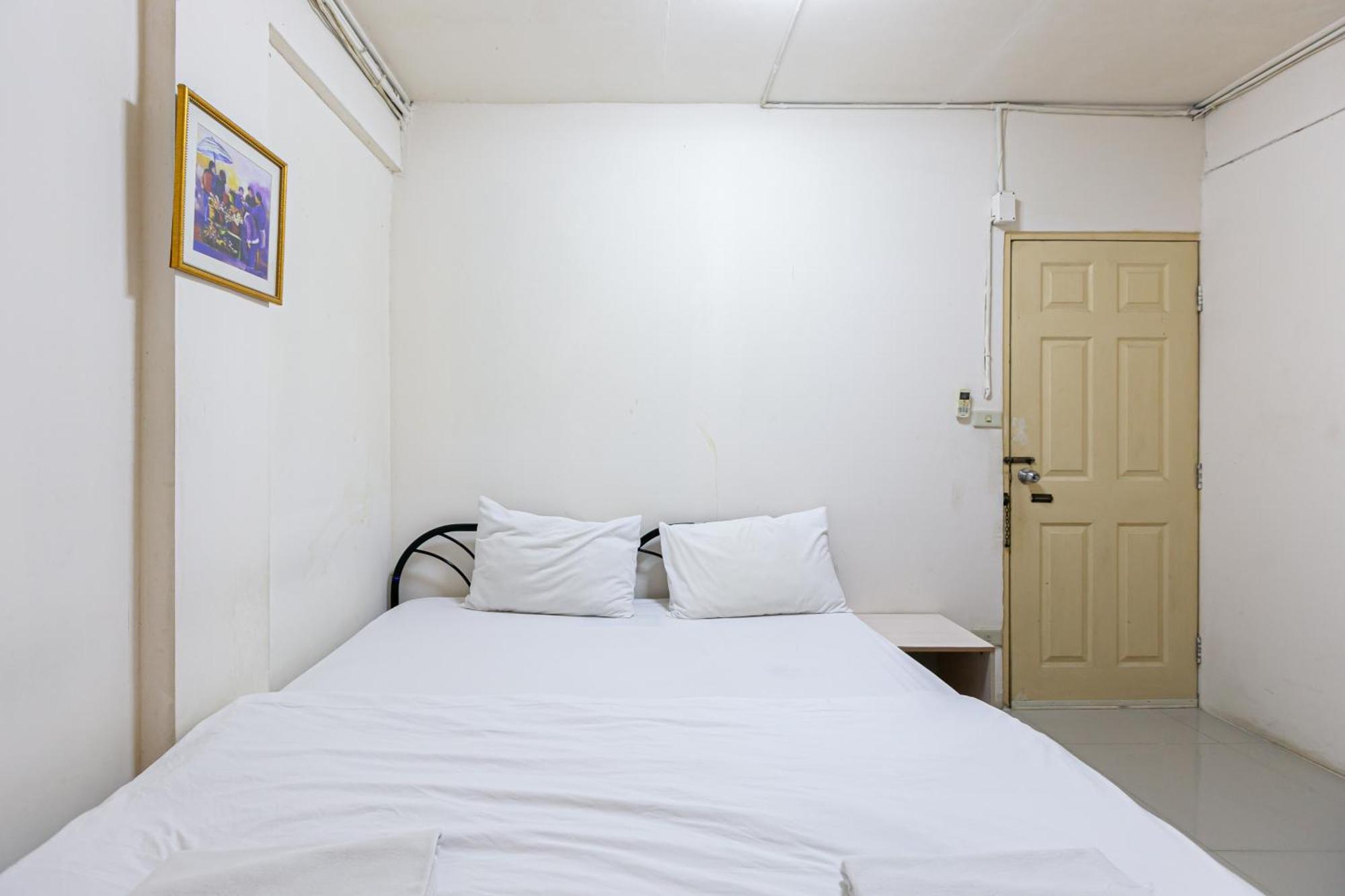 Freesia Saladaeng Silom Apartments Bangkok Exterior photo