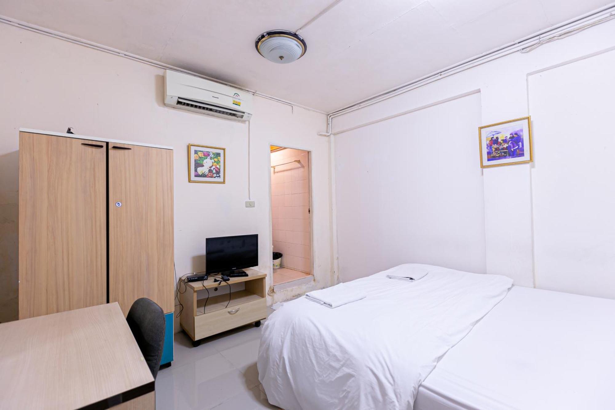 Freesia Saladaeng Silom Apartments Bangkok Exterior photo