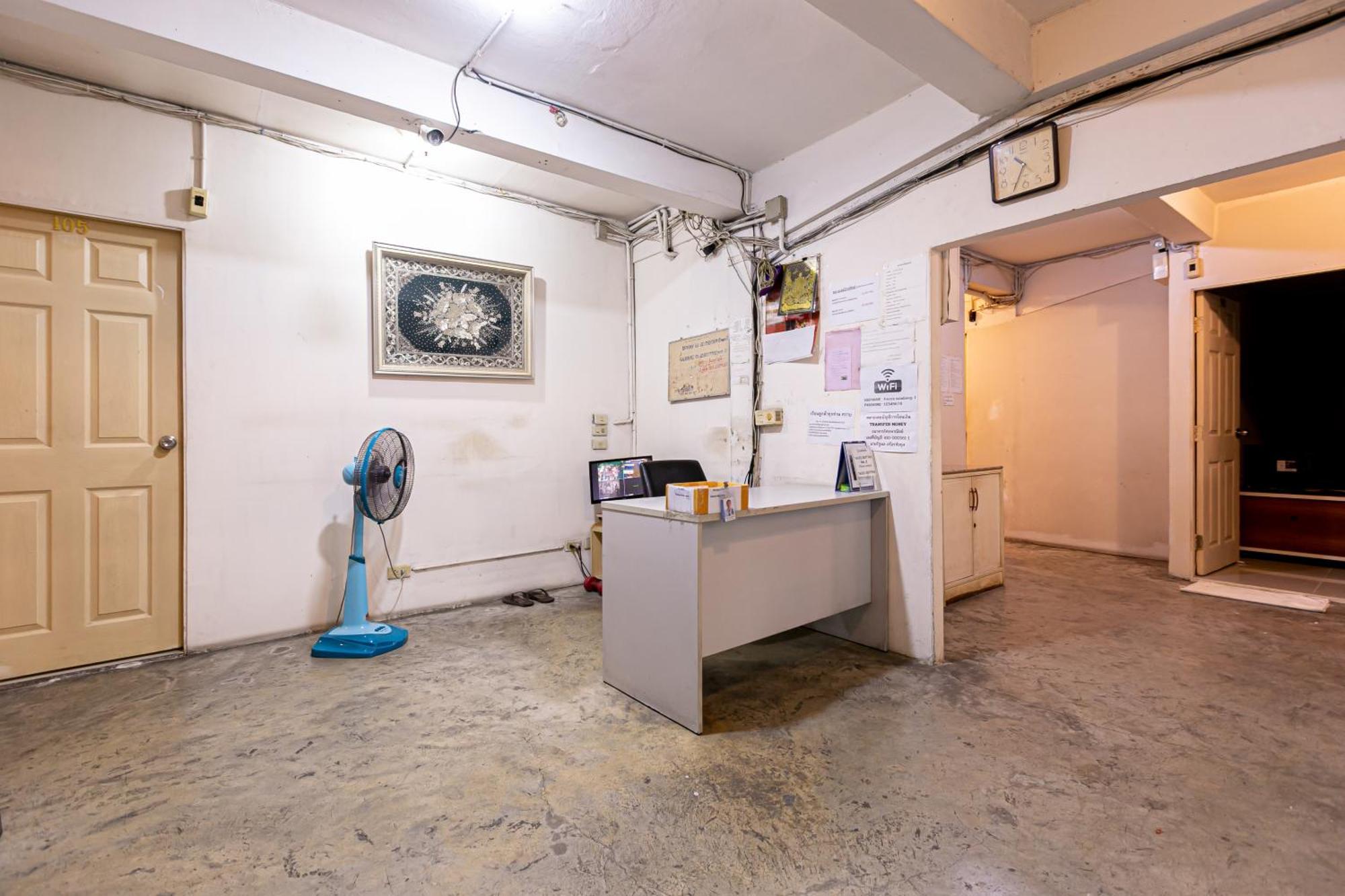 Freesia Saladaeng Silom Apartments Bangkok Exterior photo