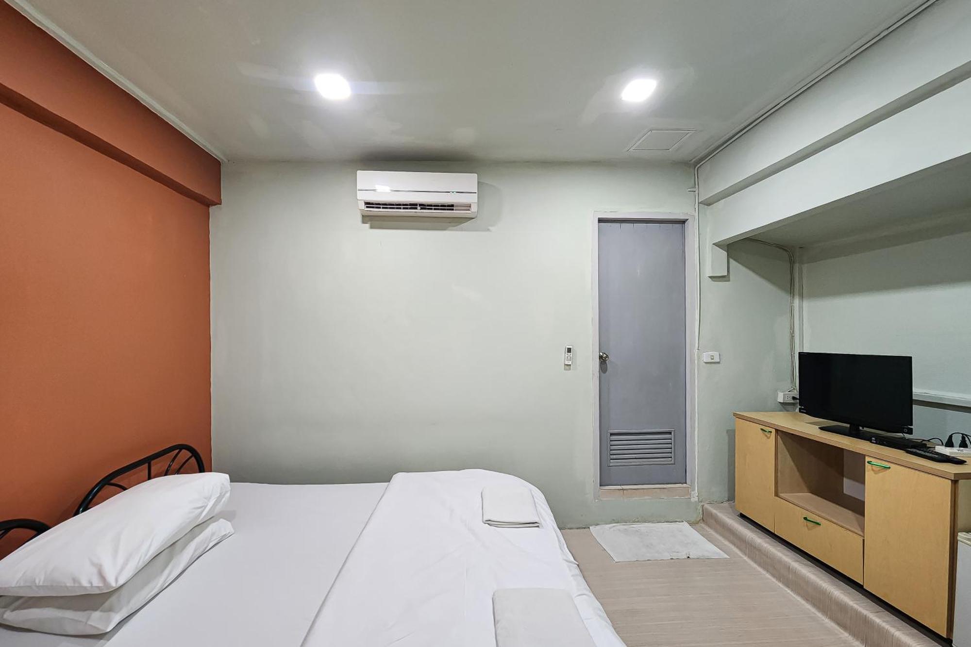 Freesia Saladaeng Silom Apartments Bangkok Exterior photo