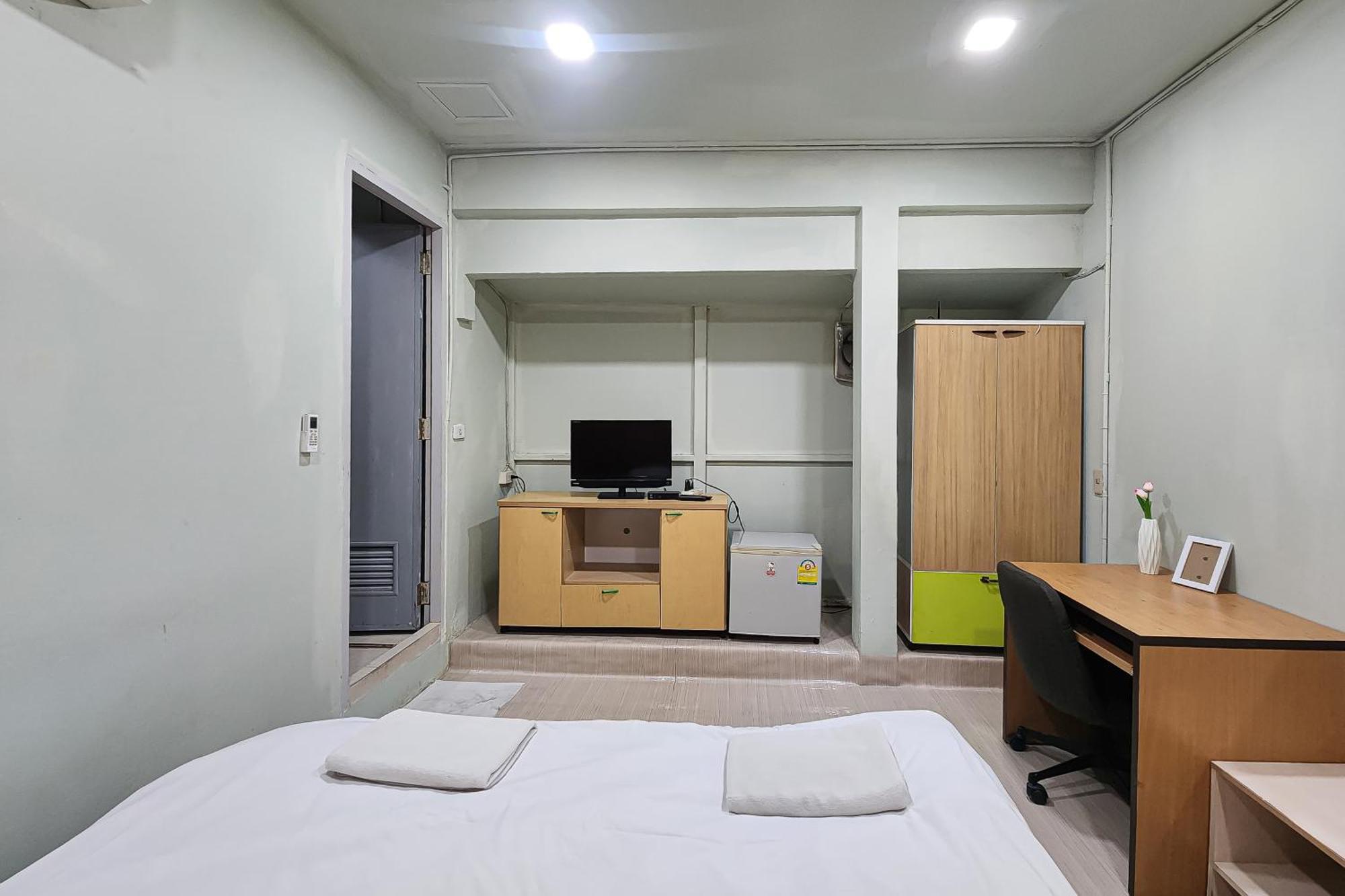 Freesia Saladaeng Silom Apartments Bangkok Exterior photo