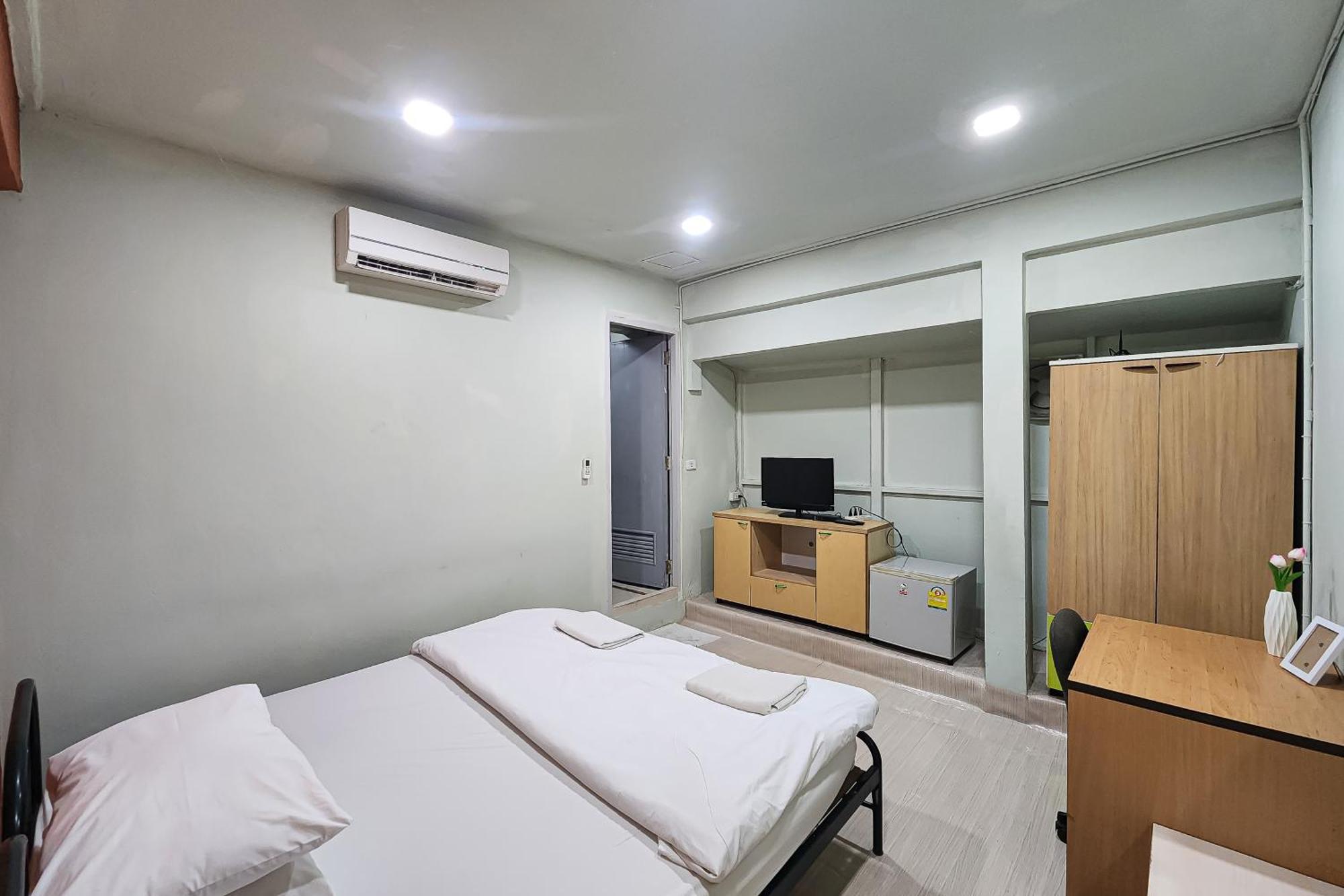 Freesia Saladaeng Silom Apartments Bangkok Exterior photo