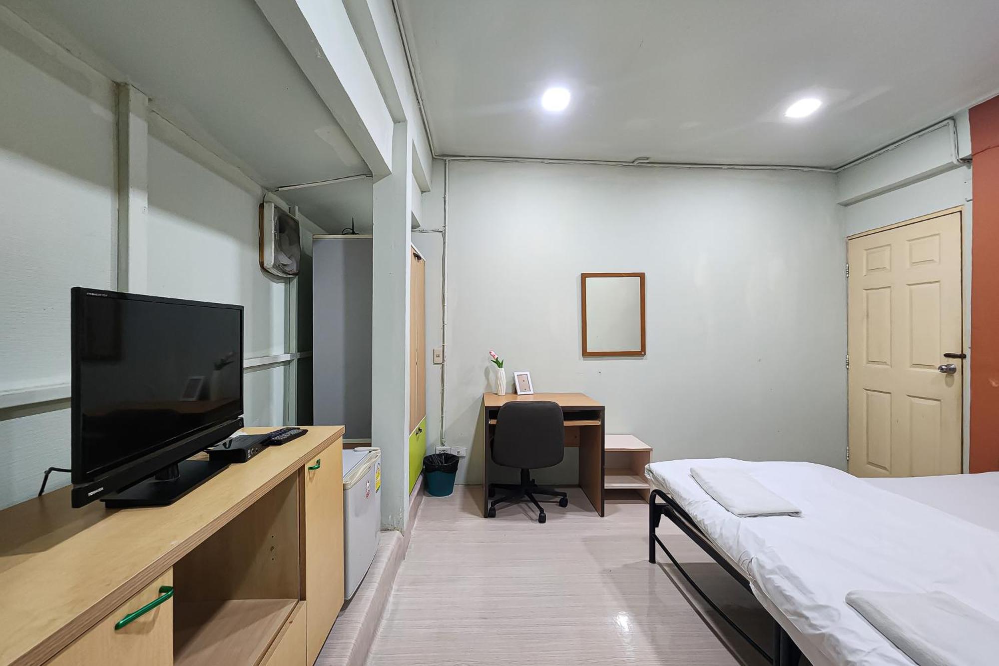 Freesia Saladaeng Silom Apartments Bangkok Exterior photo