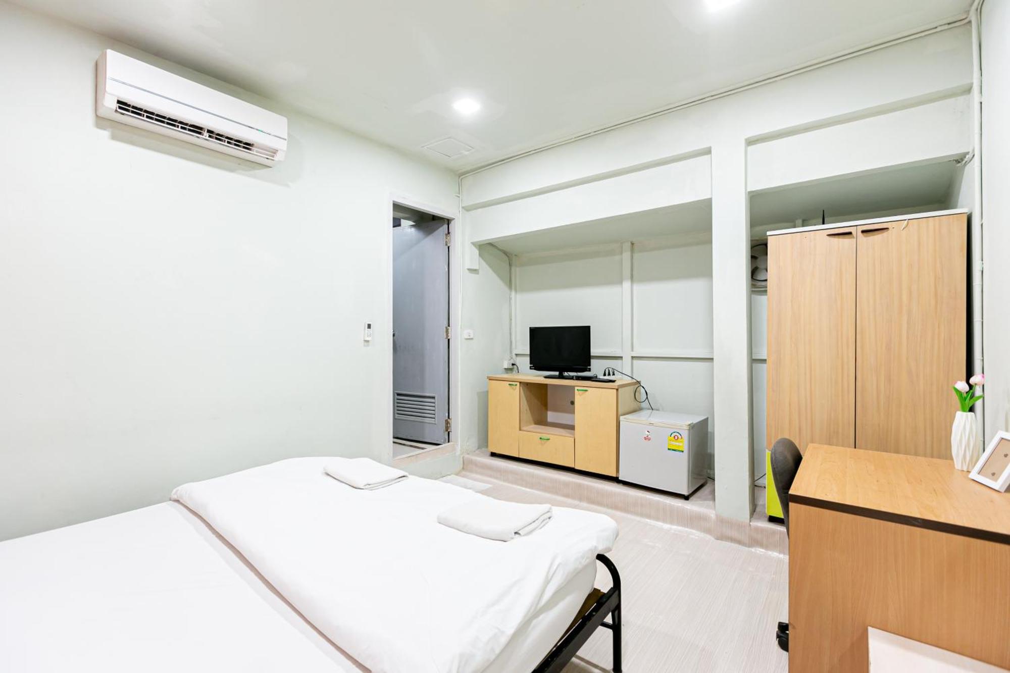 Freesia Saladaeng Silom Apartments Bangkok Exterior photo