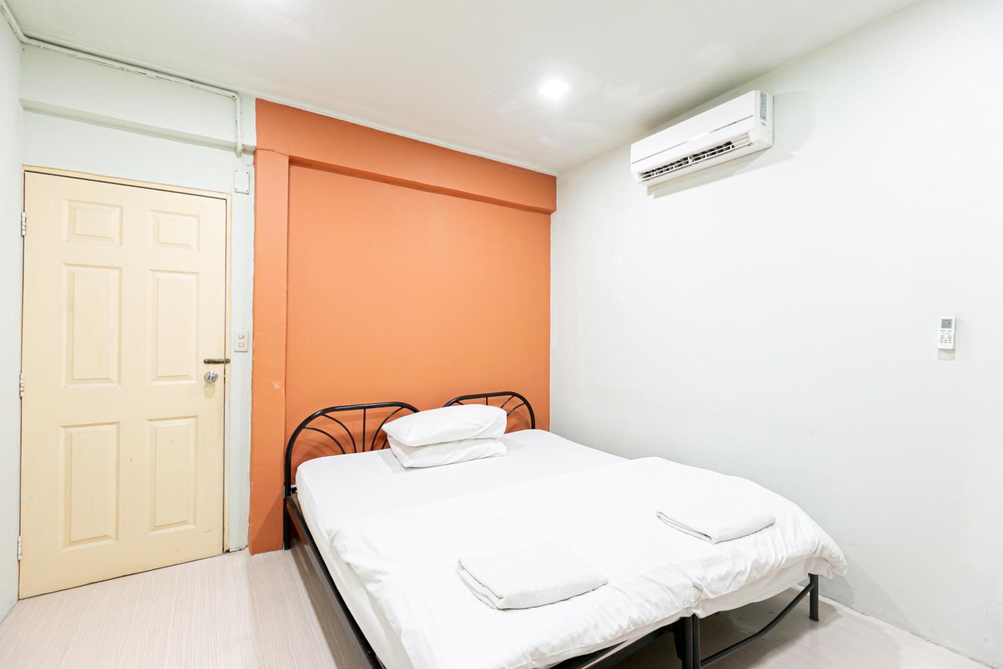 Freesia Saladaeng Silom Apartments Bangkok Exterior photo